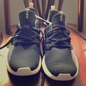 Adidas questar flow sneakers